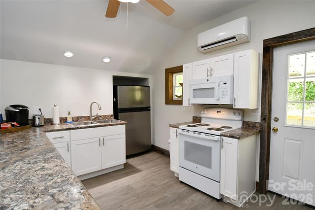 2180 Pigeon Roost Road, Green Mountain, NC 28740