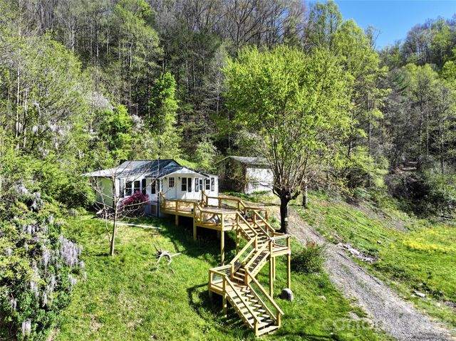 2180 Pigeon Roost Road, Green Mountain, NC 28740