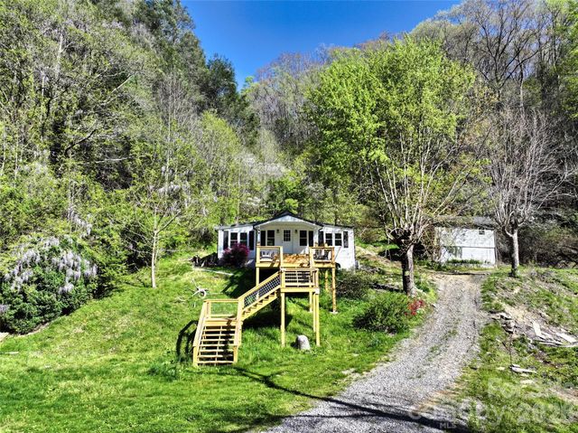 2180 Pigeon Roost Road, Green Mountain, NC 28740
