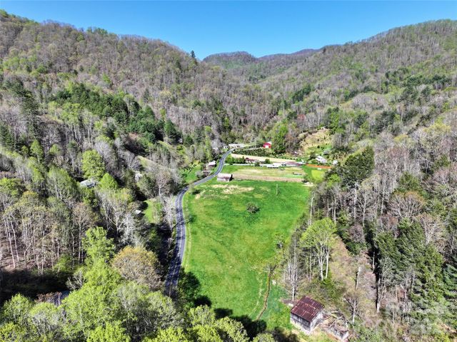 2180 Pigeon Roost Road, Green Mountain, NC 28740