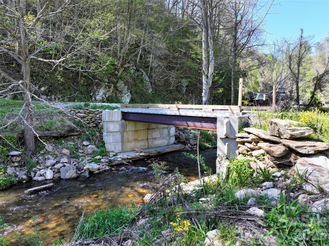 2180 Pigeon Roost Road, Green Mountain, NC 28740