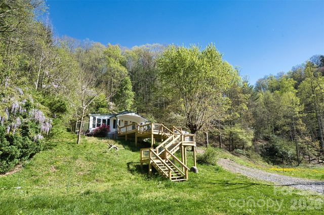 2180 Pigeon Roost Road, Green Mountain, NC 28740