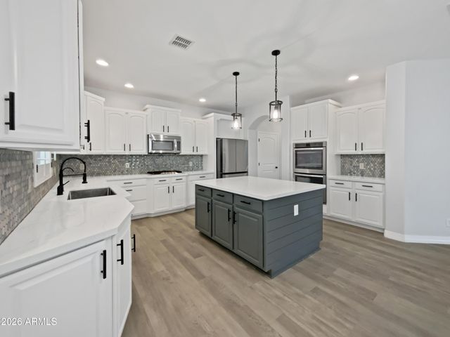 11518 E SEAVER Avenue, Mesa, AZ 85212