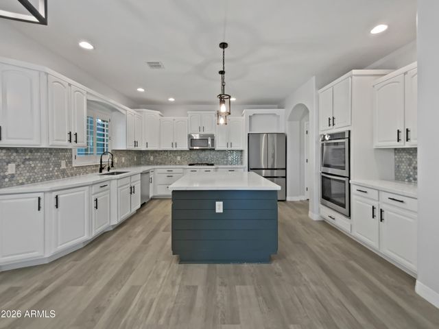 11518 E SEAVER Avenue, Mesa, AZ 85212