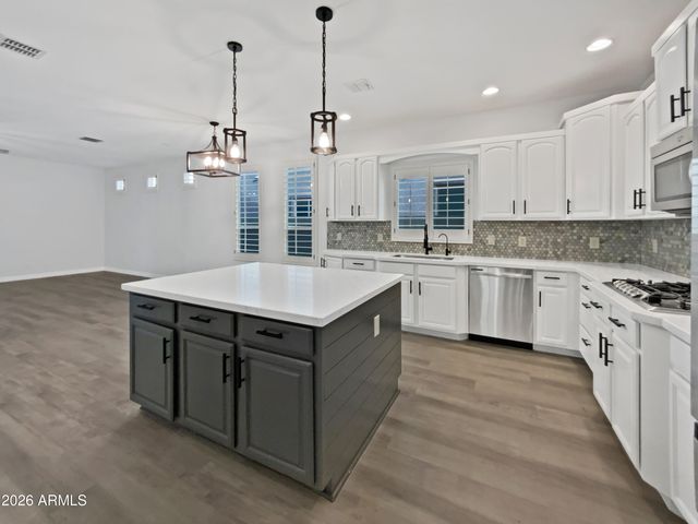 11518 E SEAVER Avenue, Mesa, AZ 85212