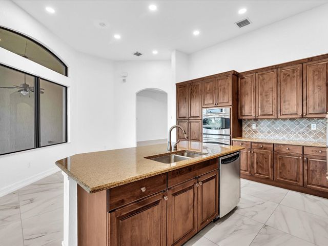 3530 NW 87th Ave, Cooper City, FL 33024