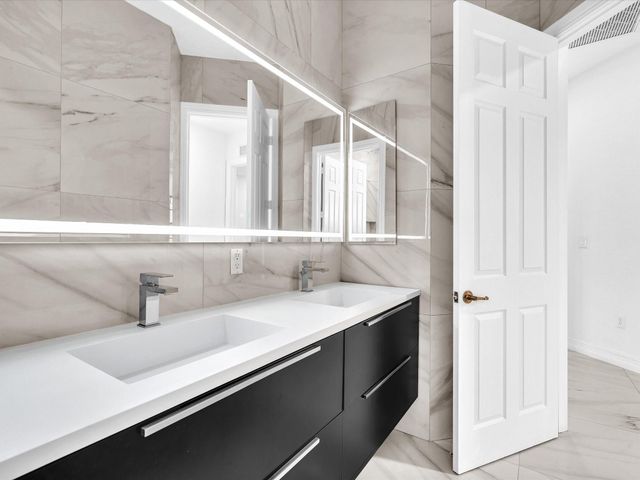 3530 NW 87th Ave, Cooper City, FL 33024