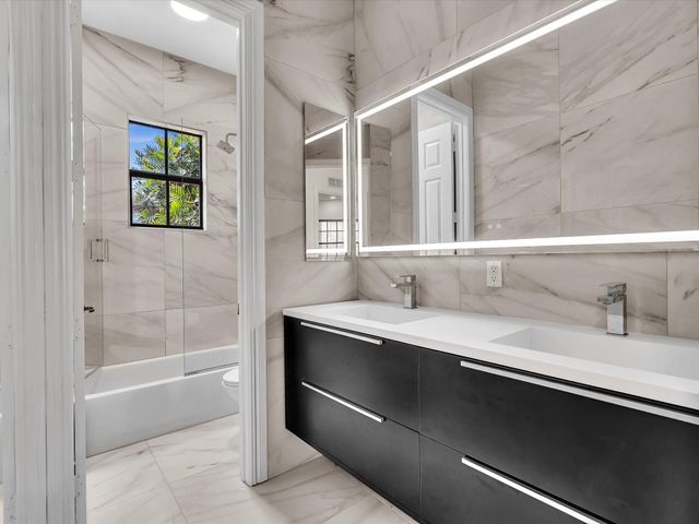 3530 NW 87th Ave, Cooper City, FL 33024