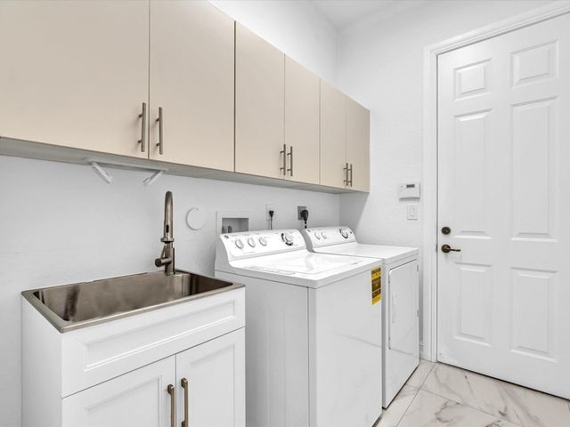 3530 NW 87th Ave, Cooper City, FL 33024