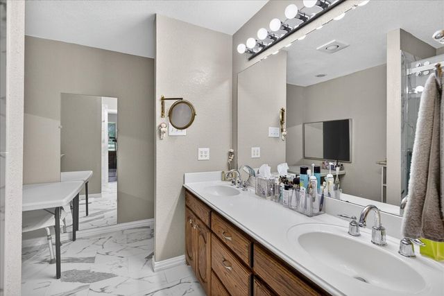 8401 Taylor Ranch Loop, Kaufman, TX 75142