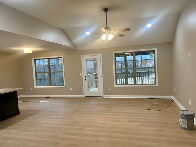 555 Middle Creek Way, Berea, KY 40403