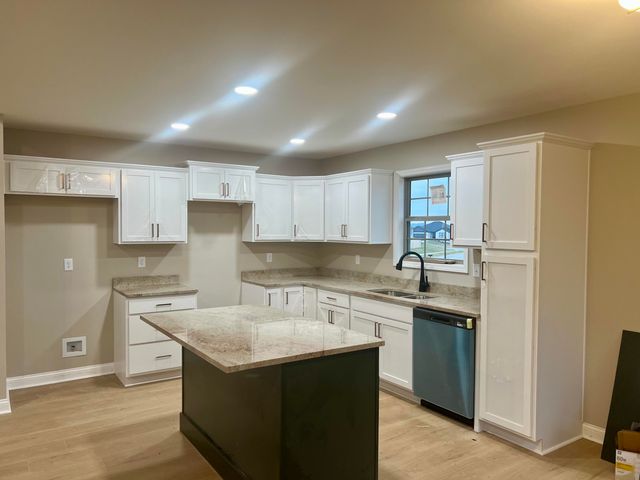 555 Middle Creek Way, Berea, KY 40403