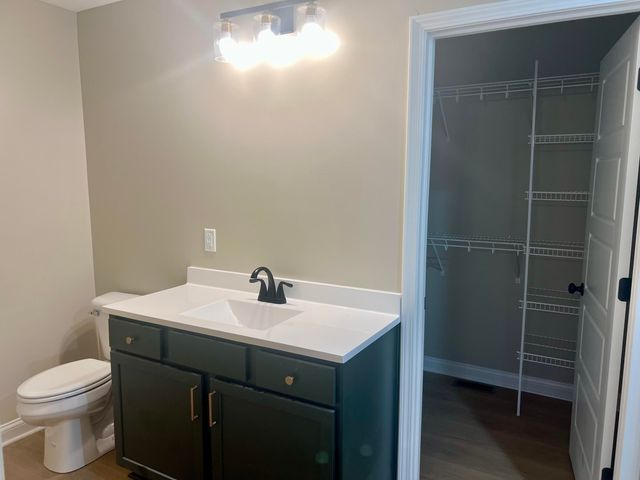 555 Middle Creek Way, Berea, KY 40403