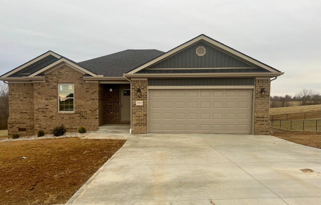 555 Middle Creek Way, Berea, KY 40403