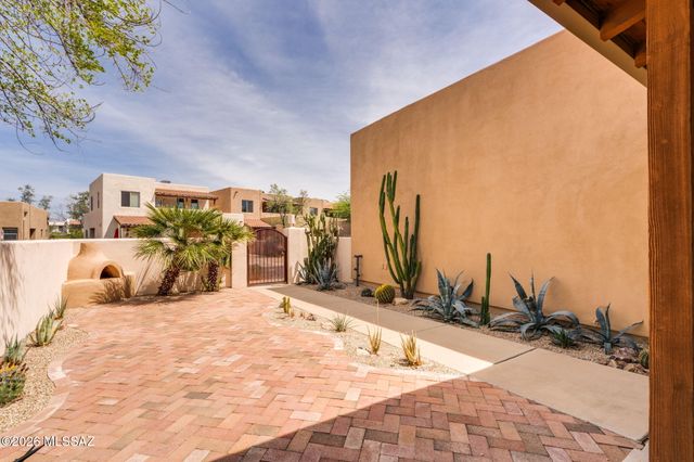 2655 N Sahuara Place, Tucson, AZ 85712
