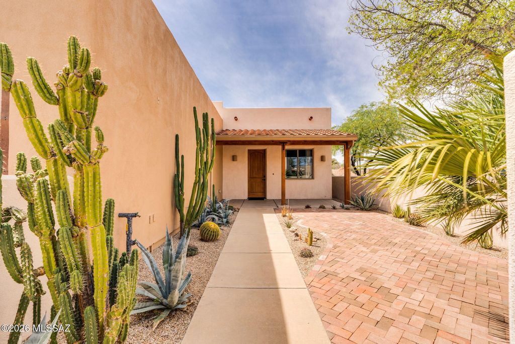 2655 N Sahuara Place, Tucson, AZ 85712