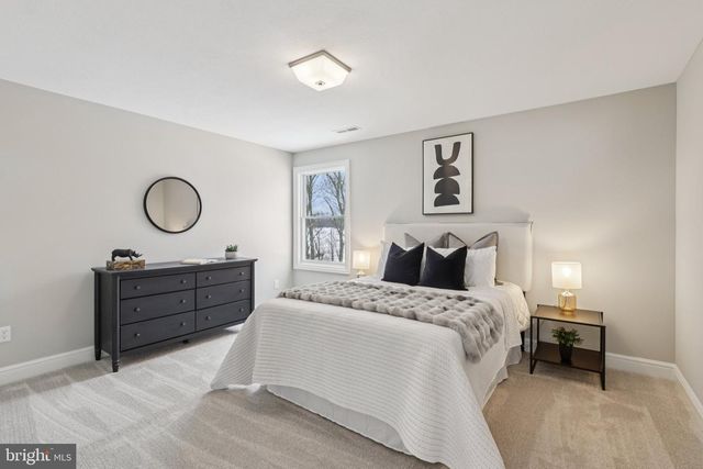 510 NEWCOMEN RD, Exton, PA 19341