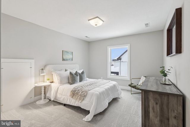 510 NEWCOMEN RD, Exton, PA 19341