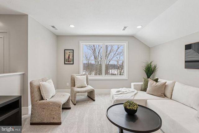 510 NEWCOMEN RD, Exton, PA 19341