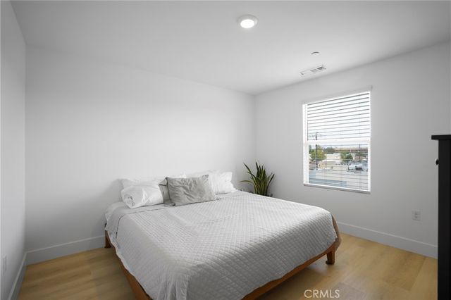 10294 Artesia, Bellflower, CA 90706