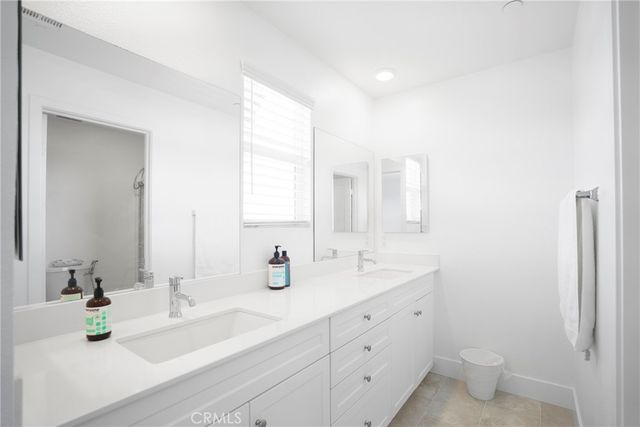 10294 Artesia, Bellflower, CA 90706