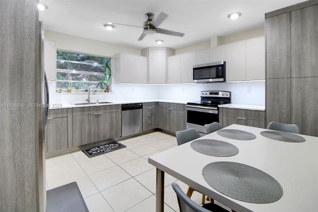 50 SW 130th Ave, Miami, FL 33184