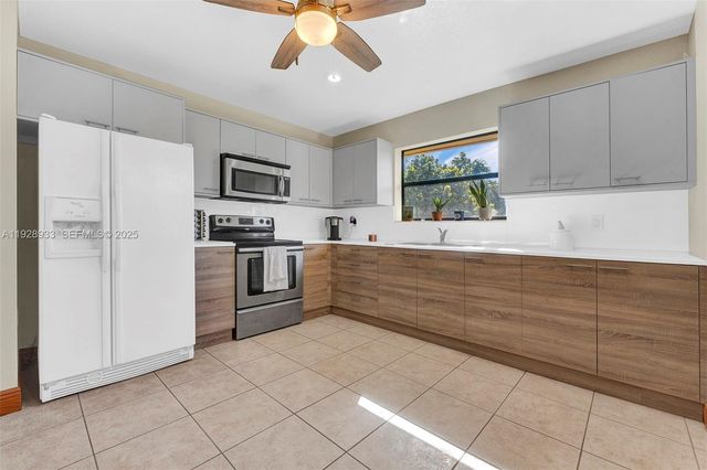 50 SW 130th Ave, Miami, FL 33184