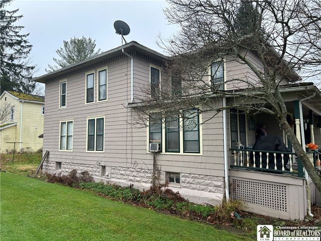 33 West Summit Street, Busti, NY 14750