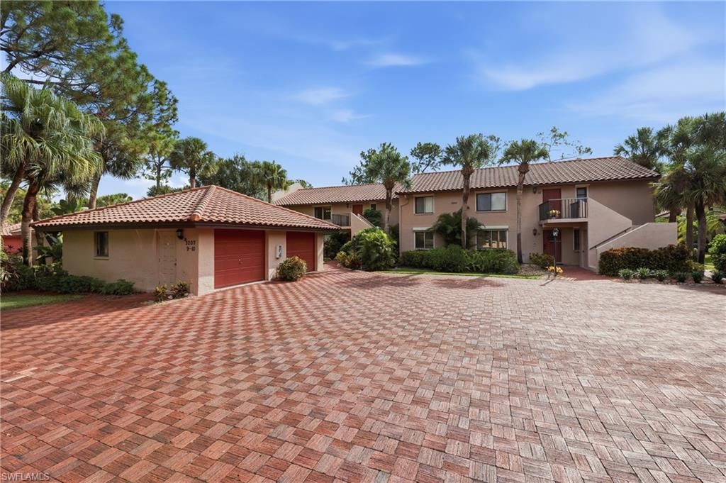 3207 Horse Carriage WAY 10, NAPLES, FL 34105 — photo 3