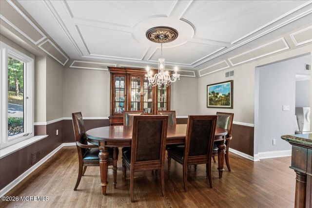 16 Sherwood Court, Holmdel, NJ 07733