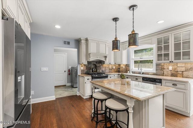 16 Sherwood Court, Holmdel, NJ 07733