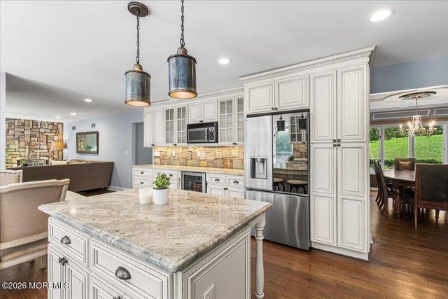 16 Sherwood Court, Holmdel, NJ 07733