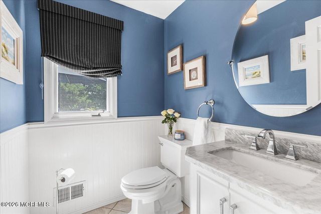 16 Sherwood Court, Holmdel, NJ 07733