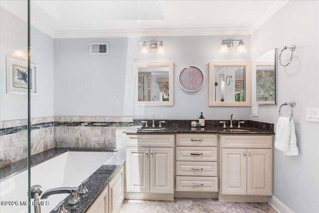 16 Sherwood Court, Holmdel, NJ 07733