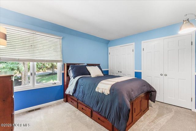 16 Sherwood Court, Holmdel, NJ 07733
