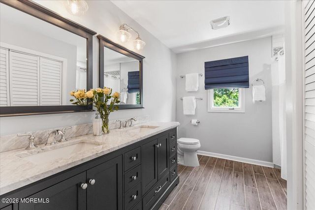 16 Sherwood Court, Holmdel, NJ 07733