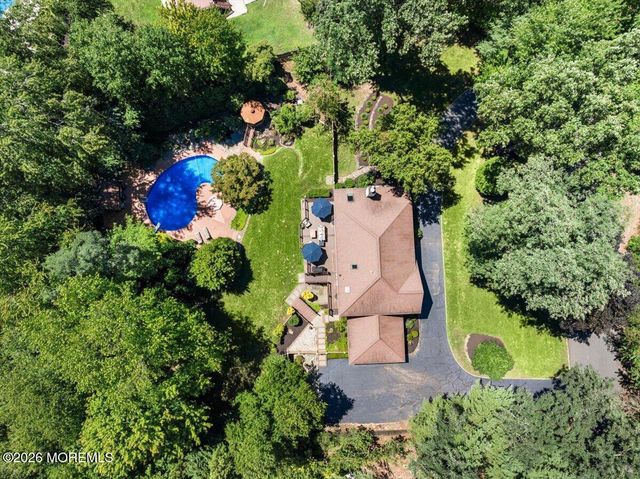 16 Sherwood Court, Holmdel, NJ 07733