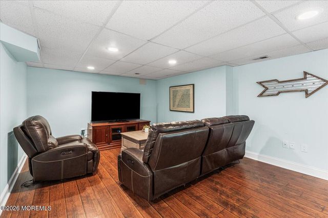 16 Sherwood Court, Holmdel, NJ 07733