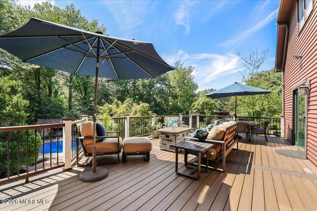 16 Sherwood Court, Holmdel, NJ 07733
