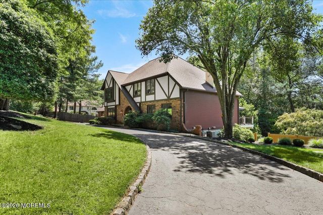 16 Sherwood Court, Holmdel, NJ 07733