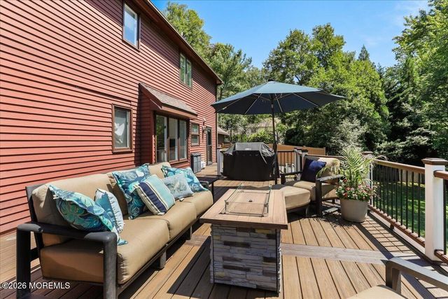 16 Sherwood Court, Holmdel, NJ 07733