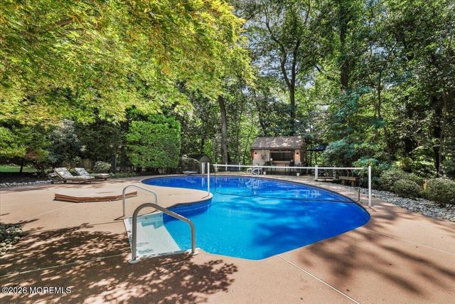 16 Sherwood Court, Holmdel, NJ 07733