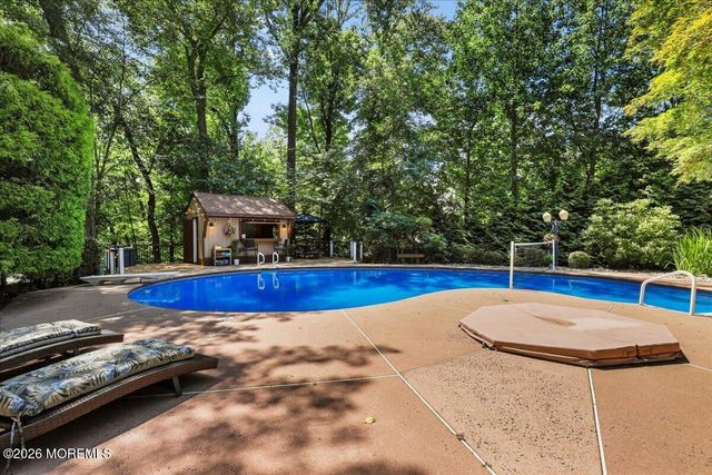 16 Sherwood Court, Holmdel, NJ 07733
