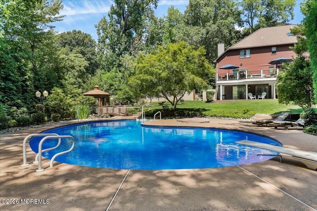 16 Sherwood Court, Holmdel, NJ 07733