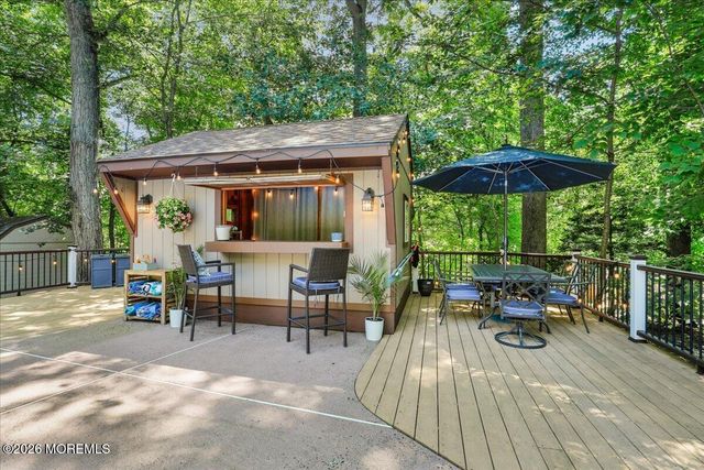 16 Sherwood Court, Holmdel, NJ 07733