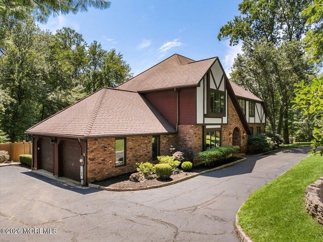 16 Sherwood Court, Holmdel, NJ 07733