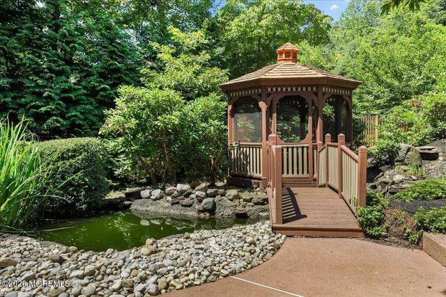 16 Sherwood Court, Holmdel, NJ 07733