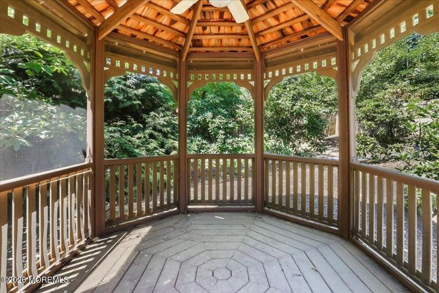 16 Sherwood Court, Holmdel, NJ 07733