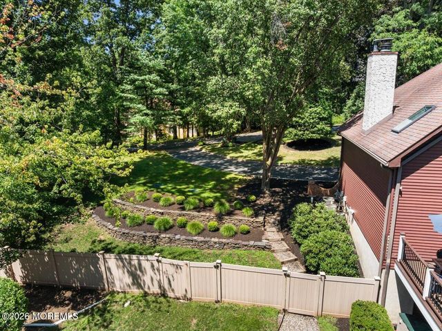 16 Sherwood Court, Holmdel, NJ 07733