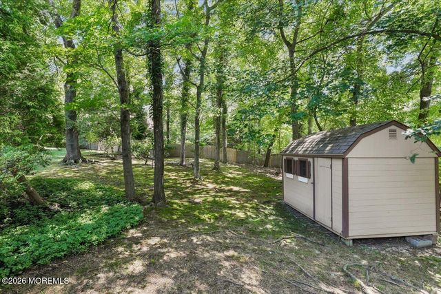 16 Sherwood Court, Holmdel, NJ 07733